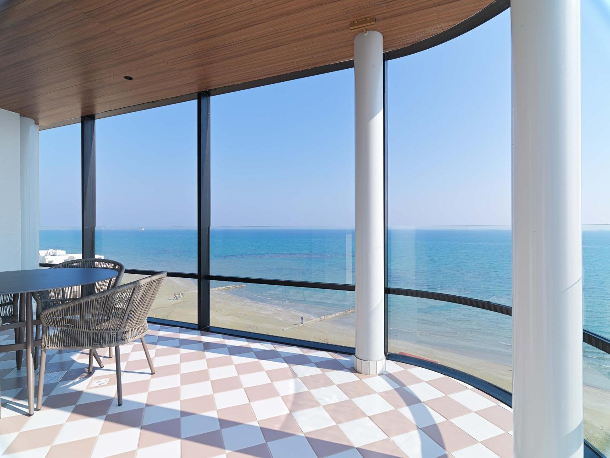 Liv Mackenzie Beach Suites Larnaca Adults Only Екстер'єр фото